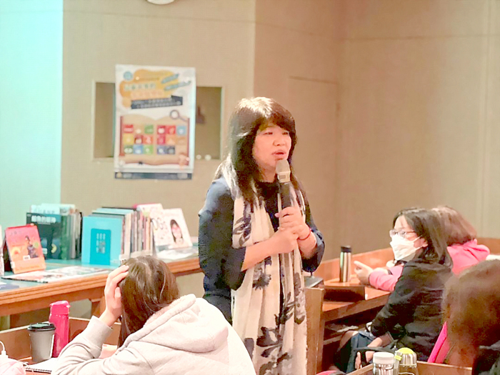 金門縣文化局舉辦「說故事人才培訓營」~用繪本談SDGs,活動於4月8日至4月9日舉辦3場培訓課程。(李增汪攝)