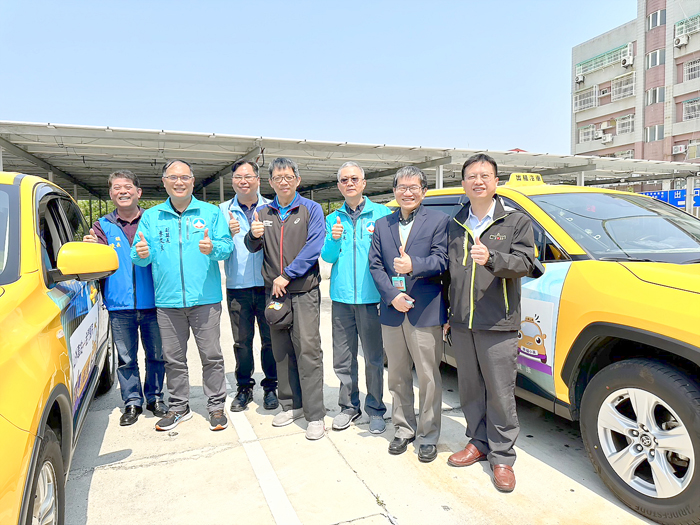 車船處10日舉辦「小黃公車黃1路試營運」啟用儀式。（陳冠霖攝）