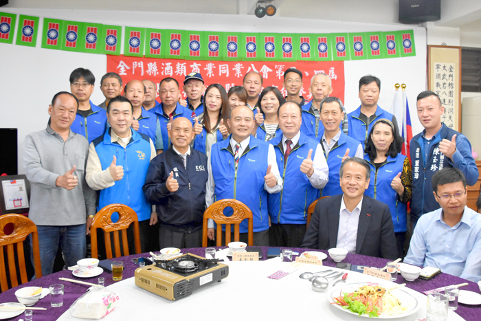 新任理監事與到場貴賓合照。(莊煥寧攝)