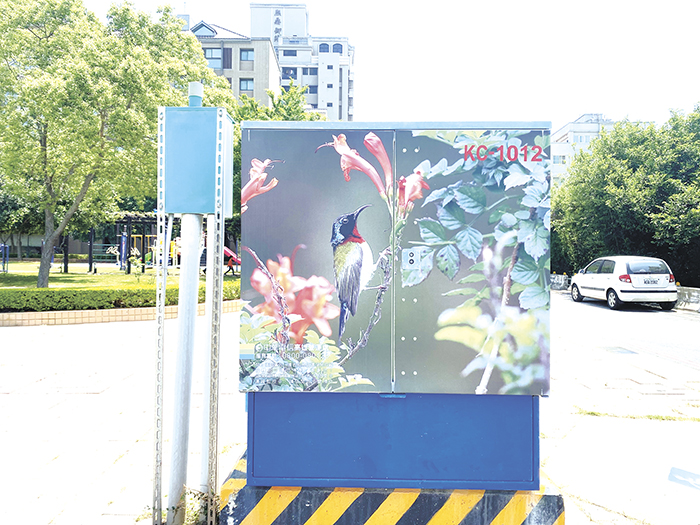 為了改善市容視覺,金門縣政府歷年來特別針對各重要路口節點之電信箱、變電箱美化進行更細緻的規畫。(翁維智攝)