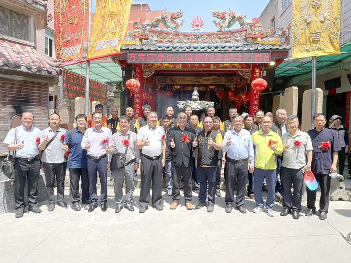 副縣長李文良率領縣府民政處等各主管人員及金門各保生大帝宮廟主委，前往廈門高崎萬壽宮會香。（陳冠霖攝）