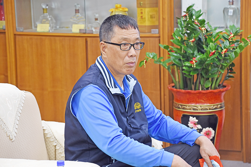 金酒公司包裝廠製管課總領班洪金池獲選為112年度勞動部全國模範勞工。(翁維智攝)