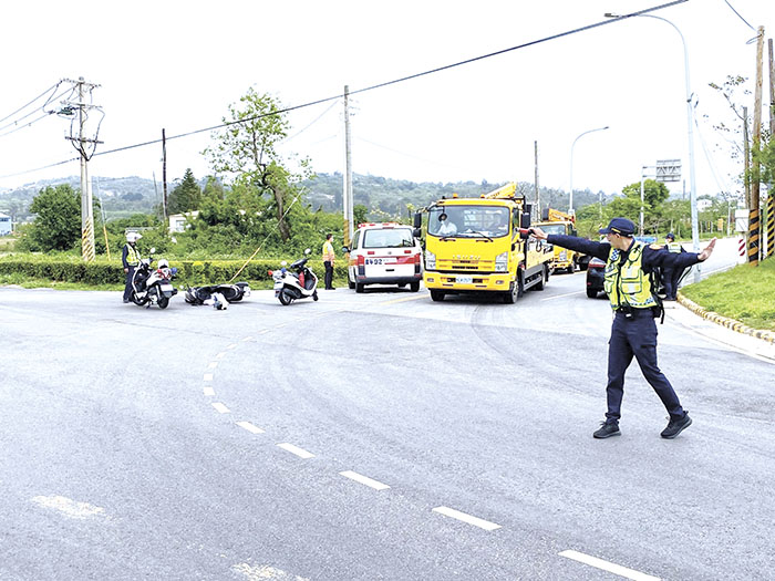 環島北路與瓊徑路口發生汽車與機車擦撞車禍。（金湖分局提供）