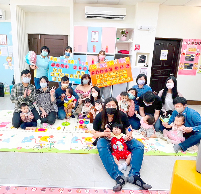 金湖托育資源中心（醫遊館）舉辦了一場特別的抓周體驗遊戲活動。（醫遊館提供）