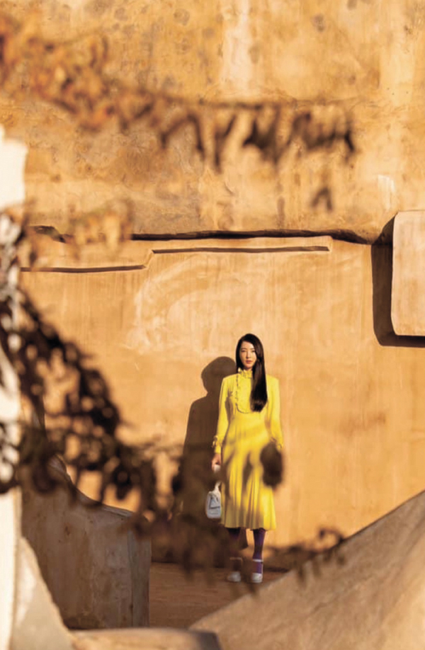 吳速玲參加MiuMiu時尚秀，其拍攝背景為沙美摩洛哥，期待讓更多人認識金門。
（圖源：媽咪速玲粉絲團）