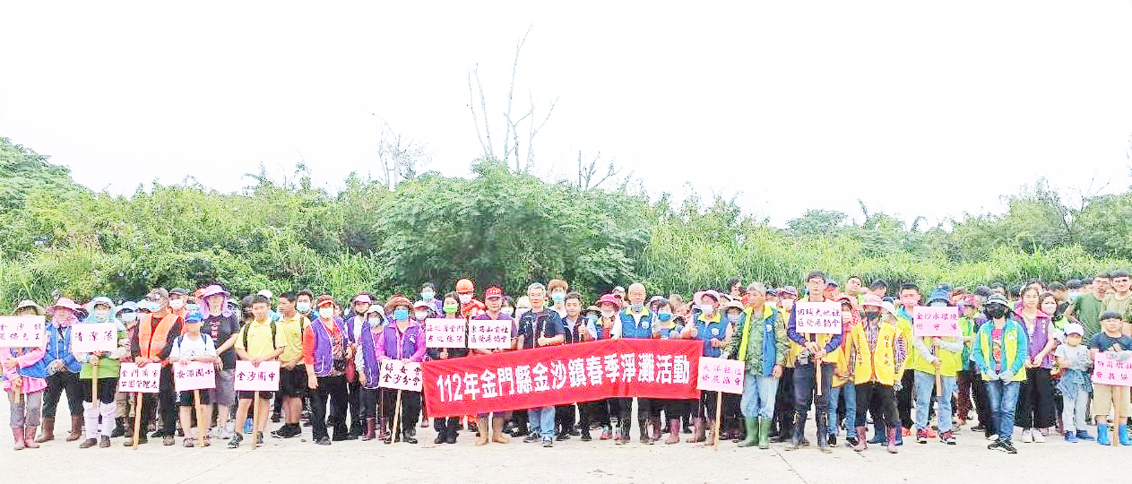 金沙鎮公所昨日在田浦辦理春季淨灘活動，轄內計有370位軍民參與。
（金沙鎮公所提供）