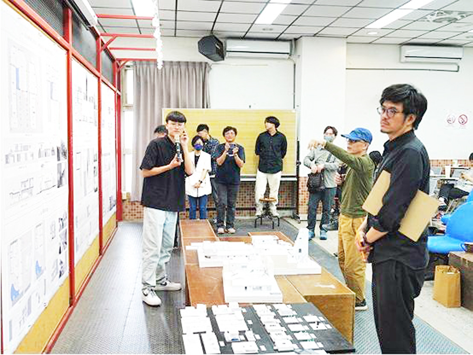 金大建築系舉辦「112級畢業評圖」，這些作品將展出於畢業設計展中。（金門大學提供）