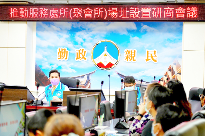重視文化傳承與創新的縣長陳福海,日前特別召集會議了解族群所需,隨後更率民政處處長陳世保等進行會勘,希望能夠幫在金門設籍的原住民族找到一個適當和溫暖的家。(縣府民政處提供)