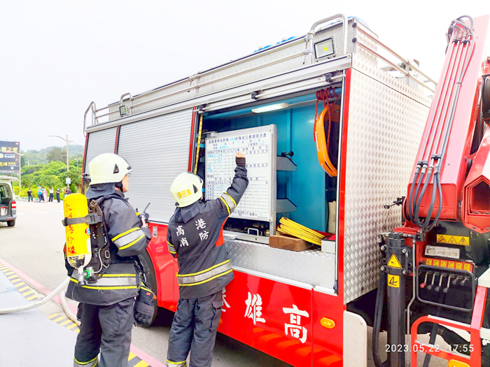 因應小三通人流安全，消防局結合水頭港區單位進行聯合演練，加強不同單位災害應變能力。（消防局提供）