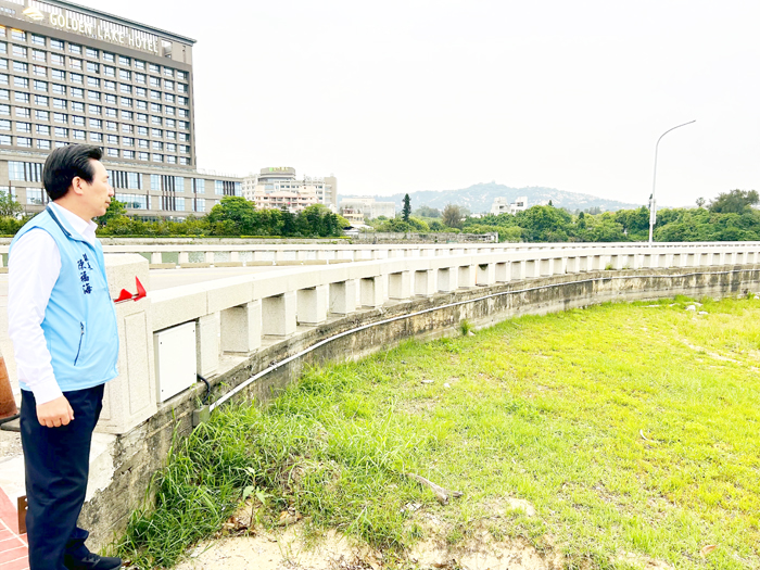 縣長陳福海日前實地現勘太湖湖庫周邊廊帶。（金門縣政府建設處提供）