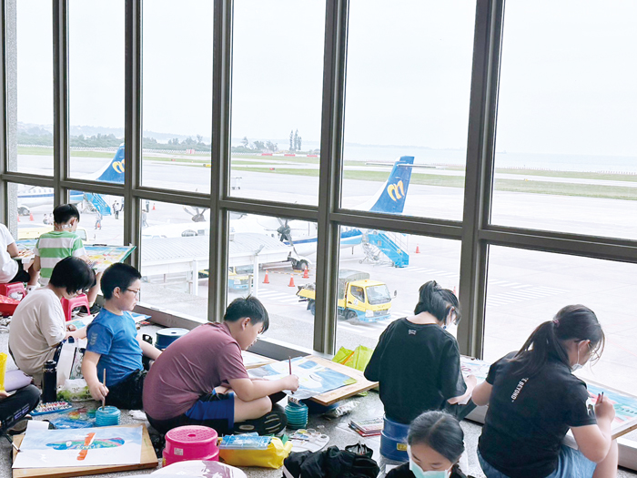 金門航空站舉辦飛航安全宣導活動寫生及書法比賽。（民眾提供）