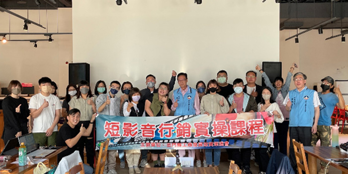 金門縣工商策進會昨日起一連二天在台開風獅爺商店街「金門創新園區」舉辦短影音行銷實操課程。(金門縣工商策進會提供)