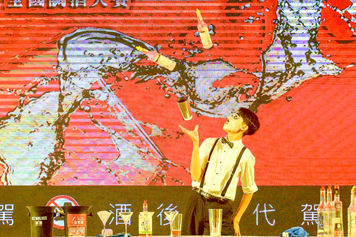 大專組花式調酒冠軍吳宥霆。
(金酒公司提供)