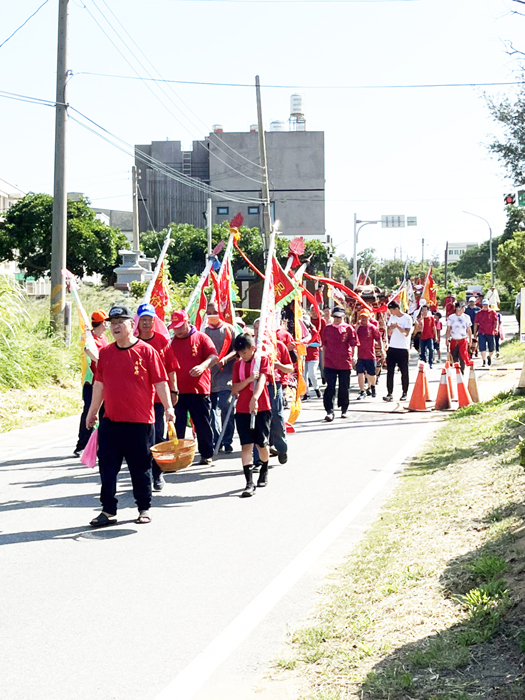 湖南吳保殿管委會舉行建醮慶典，村民虔誠迎請神明起駕巡安、鎮五方，護佑地方安寧。（許加泰攝）