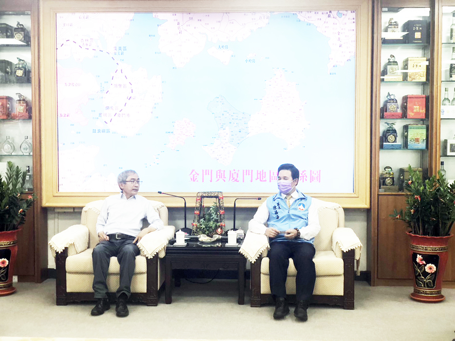 文化部文化資產局局長陳濟民昨拜會金門縣長陳福海,探討金門文資未來課題。(文化局提供)