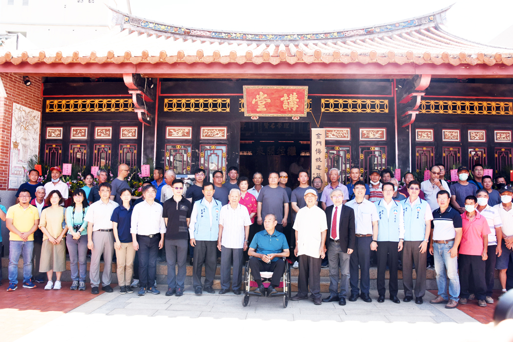 金門傳統建築匠師協會昨在金城浯江書院朱子祠正式揭牌成立。（翁維智攝）