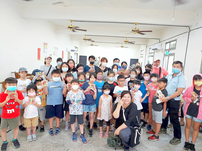 金門縣政府教育處舉辦「活力藝夏.金門建築美學~歐厝聚落」活動,近百位國小中高年級學童參與。(縣府教育處提供)