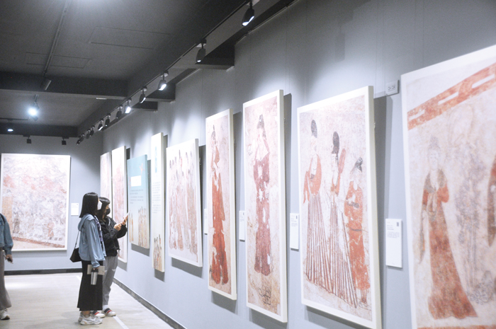 「盛世壁藏～唐代壁畫文化特展‧二部曲」，5月30日至6月16日，首度跨過台灣海峽在金門縣文化局展覽場開展。並於昨日舉行開幕式。（李增汪攝）