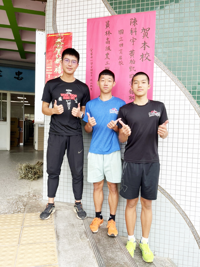 黃柏凱（中）、陳科宇（右）錄取員林農工體育班。（高凡淳攝）