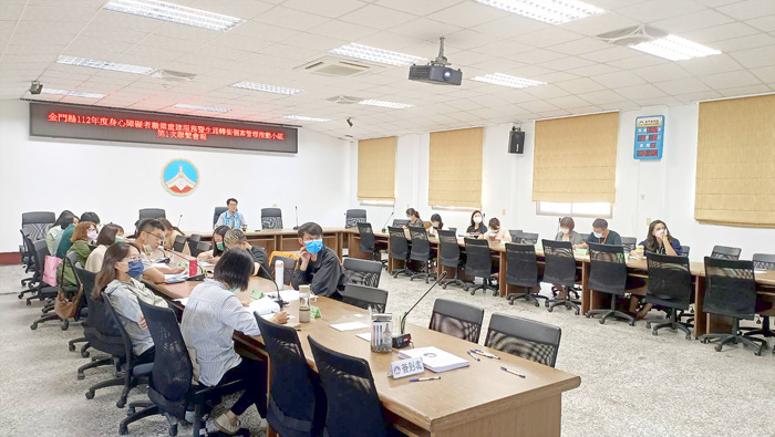 一一二年身心障礙者職業重建服務暨生涯轉銜個案管理推動小組第一次聯繫會報昨召開,由社會處副處長李廣榮主持會議。(社會處提供)