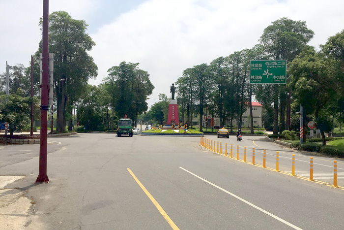 金寧鄉榜林圓環名列地區易肇事路段(口)前三名,警方提醒民眾多加注意行車安全。(縣警局交通隊提供)