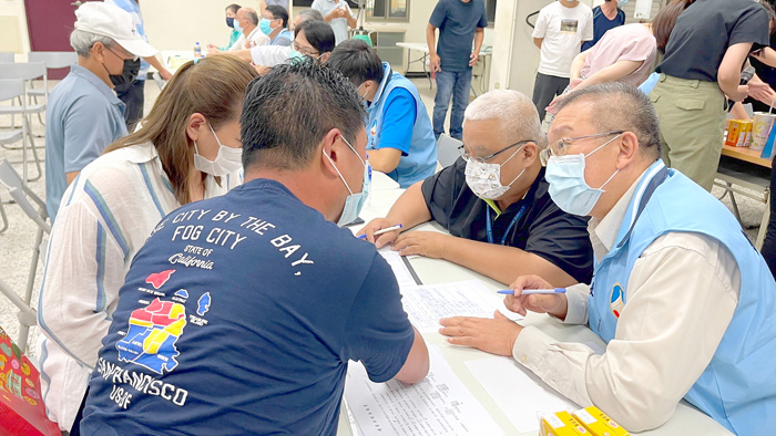 「縣長與鄉親有約」第二季，縣長陳福海率領各局處首長，在金沙傾聽鄉親心聲。（陳麗妤攝）