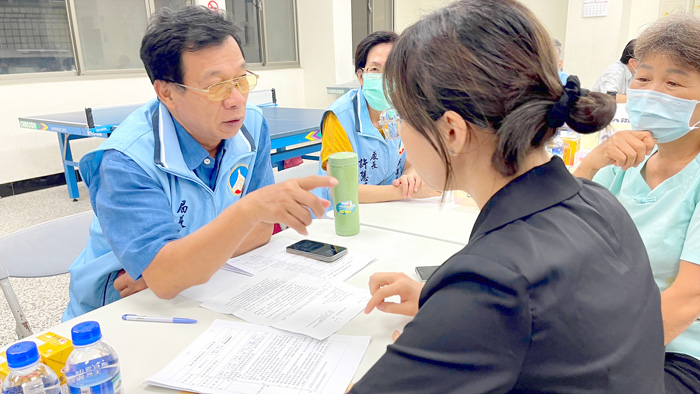 「縣長與鄉親有約」第二季，縣長陳福海率領各局處首長，在金沙傾聽鄉親心聲。（陳麗妤攝）