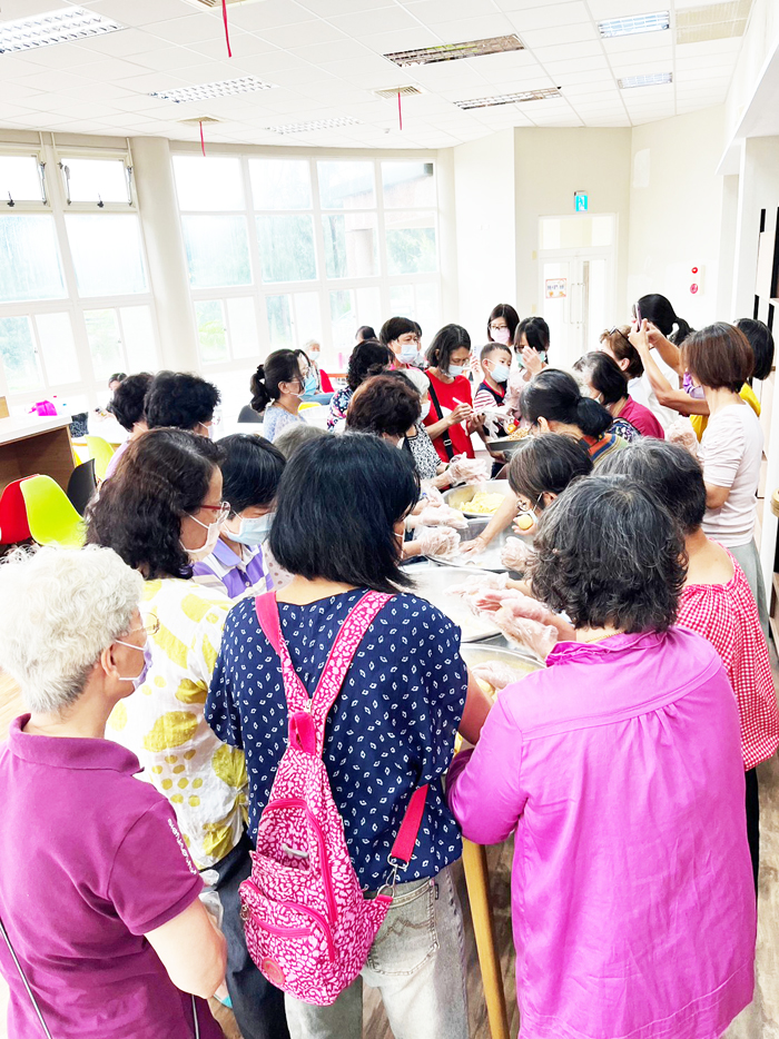 文化園區管理所為傳承並推廣閩南傳統美食,日前辦理「傳統閩南美食-鹹的土仁粿」DIY活動。(文化園區管理所提供)