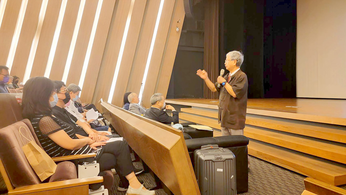 胡璉文化藝術基金會董事長陳龍安教授應實踐大學之邀，前往該校主持「有溫度會感動的創新服務與教學」專題講座。（實踐大學提供）