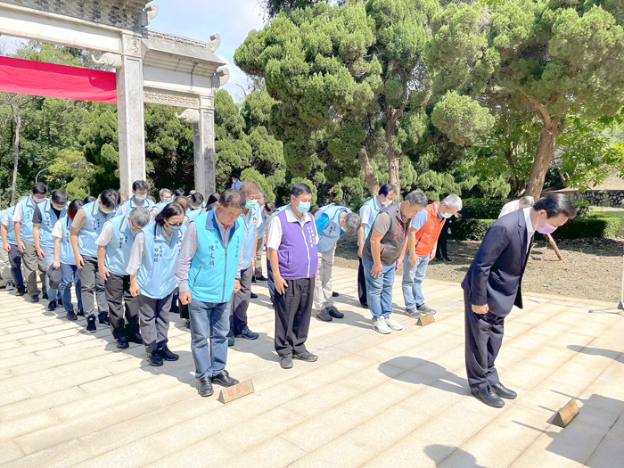 金門各界昨日公祭魯王406周年冥誕祭典,由縣長陳福海擔任主祭官。
(陳冠霖攝)