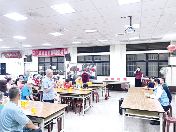 虛江嘯臥碣群與文臺寶塔碑碣執行填色管理維護─顏料票選，日前在金門城舉行。（金門縣文化局提供）