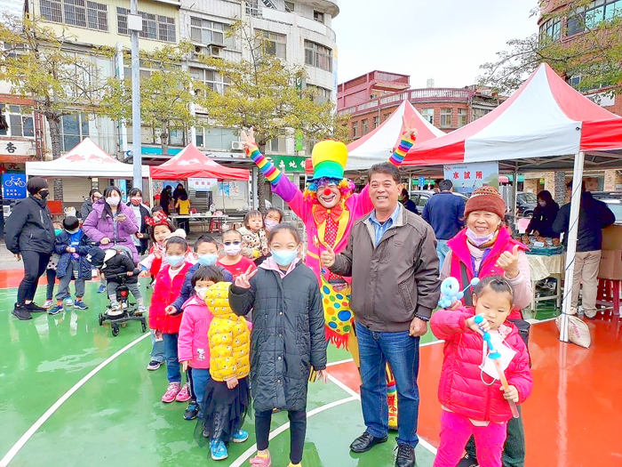 金湖鎮公所過去多次舉辦觀光市集活動，活絡地區經濟。（金湖鎮公所提供）