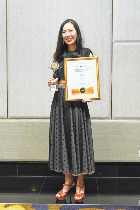 陳伶俐協助龍城集團獲得馬來西亞傑出ESG影響力企業卓越獎。
（圖：龍城集團提供）