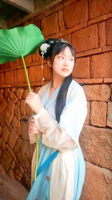 各式旗袍與漢服體驗。（金門花樣年華旗袍漢服出租體驗館提供）