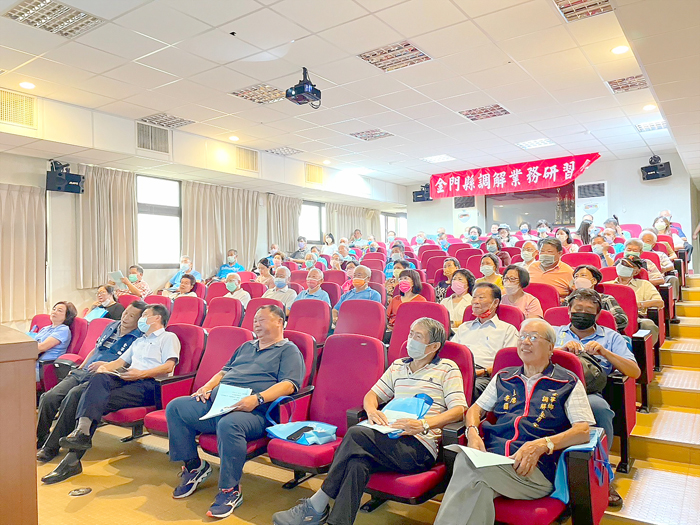 縣府辦理度調解業務研習，民政處長陳金增感謝調解委員長期為疏減訟源所做之貢獻。（民政處提供）