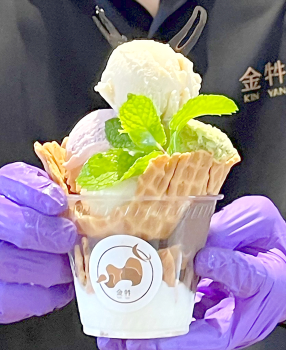 「金牪X青草地」聯名義式冰淇淋。（陳麗妤攝）