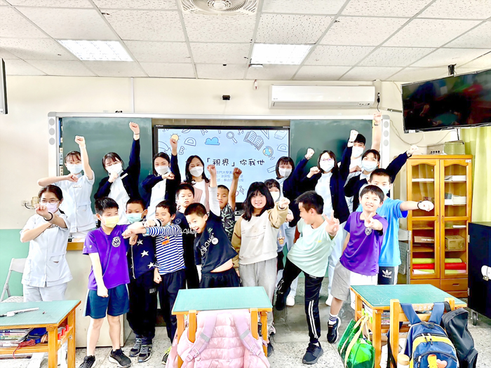 金門大學護理學系前往寧中小進行視力保健。(金門大學提供)