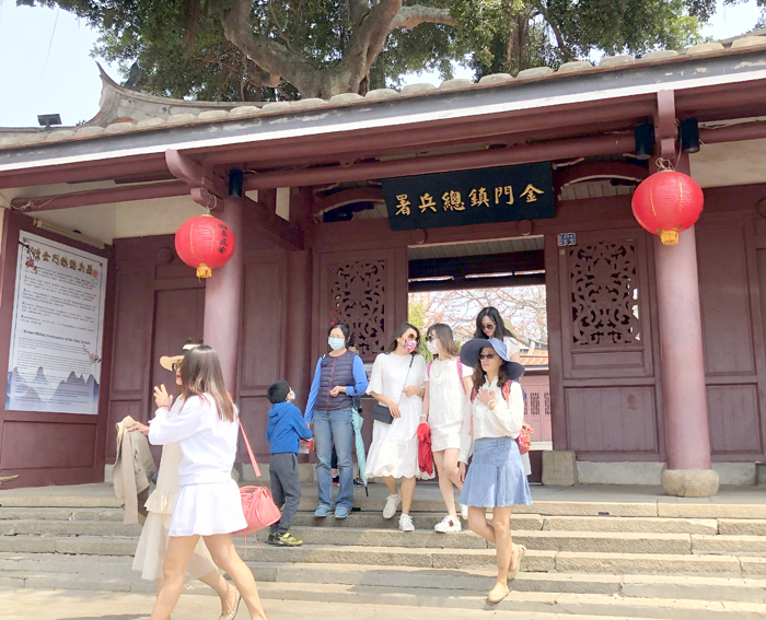 慢遊台灣「十大觀光小城」之一的後浦小鎮,感受島嶼古樸的歷史人文情懷。(李金生攝)