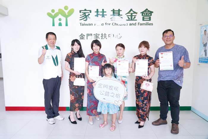 金門家扶中心公益之旅活動昨舉行,活動招募愛心商店,地方媽媽幫忙代言。(李增汪攝)