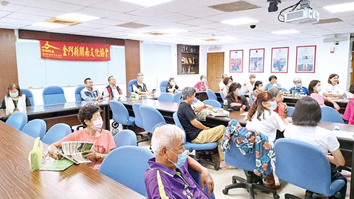 「閩南青草藥辨識與運用座談會」，每場次都吸引眾多鄉親捧場。（金門縣閩南文化協會提供）