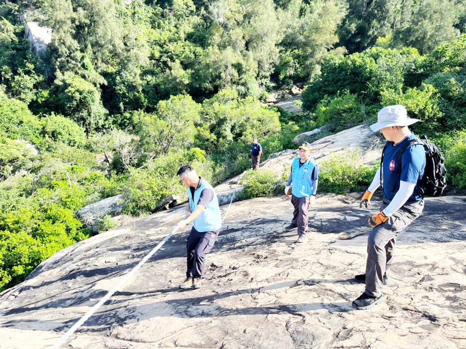 消防局持續深化太武山救援整備，讓民眾有一個安全的太武山之旅。（消防局提供）