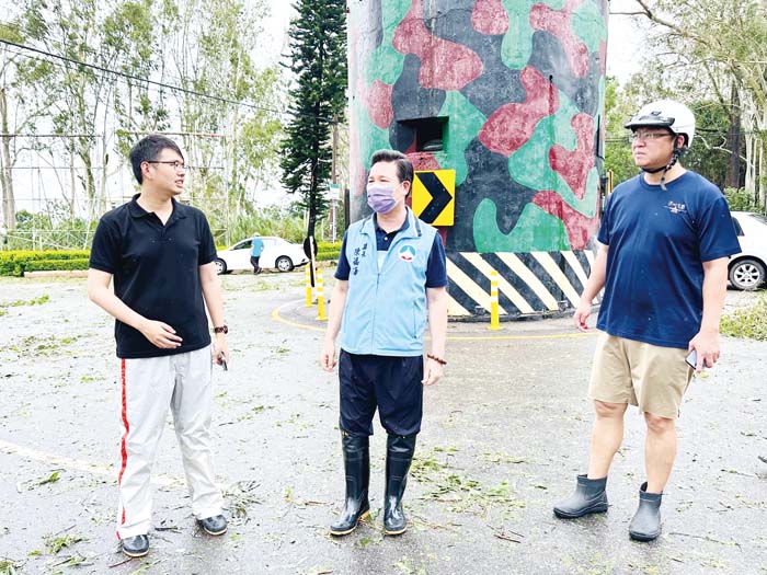 縣長關心主要道路災後復原狀況。（林務所提供）