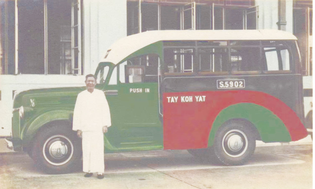 鄭古悅與其創辦的小巴士公車合照：
  鄭古悅逝世時，公司擁有120輛巴士，是當時新加坡最大的華人巴士公司。他的後代接手經營，到了1970年，更發展到200多輛巴士，800名員工的規模。 
  1973年，十家華人巴士公司與新加坡電車公司旗下的巴士，最終整併成一家新加坡巴士公司（Singapore Bus Service, SBS）。雖然鄭古悅巴士不復存在了，但它對新加坡現今公共交通行業的發展，功不可沒。