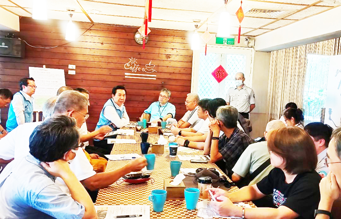 金門國家公園計畫第三次通盤檢討,縣長陳福海陪同現地勘查人員上太武山;瞭解劃設範圍、進度及相關配合作業。
(金門縣文化局提供)