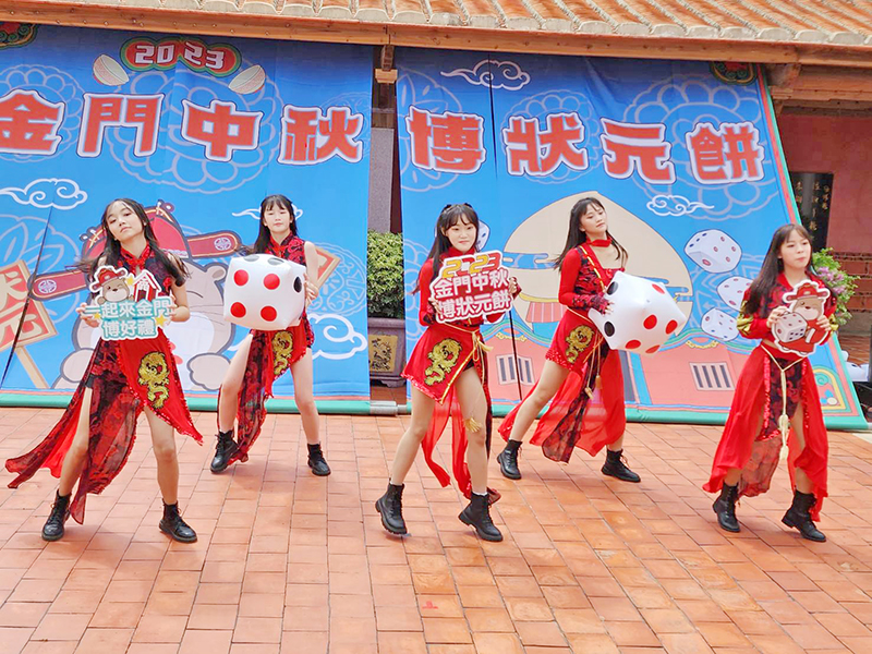 KDC舞蹈團為活動開場。(許峻魁攝)