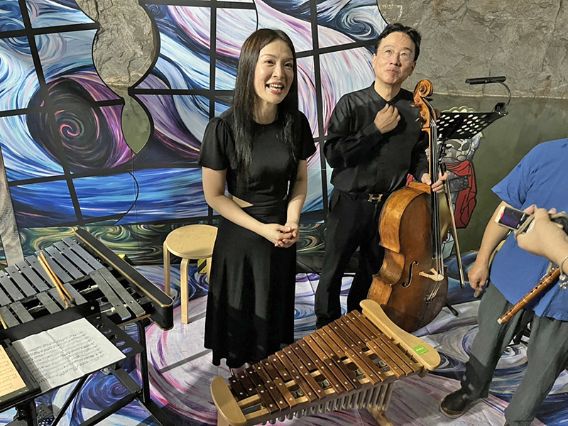 朱宗慶打擊樂團首席木琴吳珮菁（左）將運用全新木琴，帶給聽眾一場聽覺享受。（高凡淳攝）