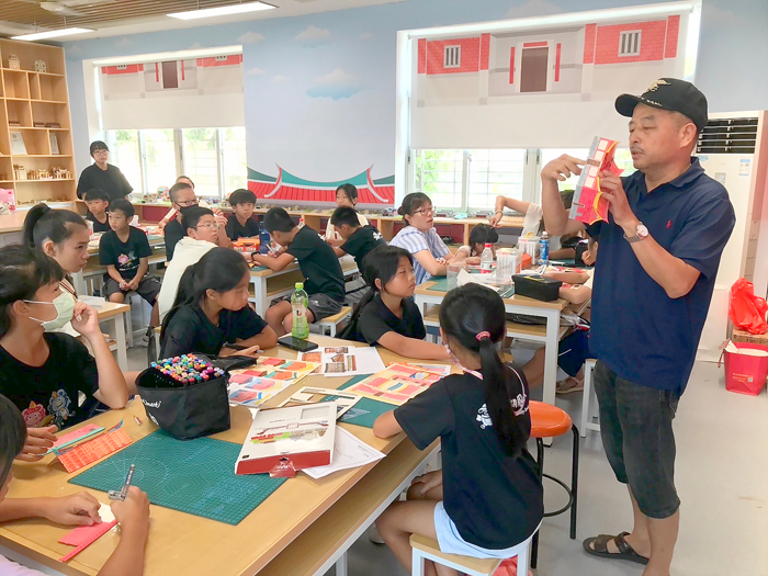 大嶝中心小學安排閩南古厝建築模型製作與體驗。（金湖國小提供）