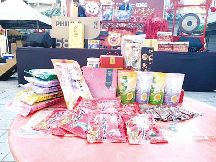 博餅賽金城場次，準備豐富禮品。（金城鎮公所提供）