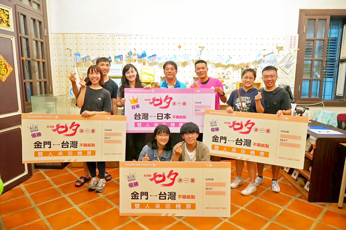 五道關卡讓情侶們一起挑戰，30組情侶爭奪日本不限航點雙人來回機票。（辛亦姵攝）