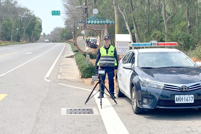 超速行駛最易發生車毀與人員傷亡,警方提醒遵守路段限速規定。(縣警局提供)